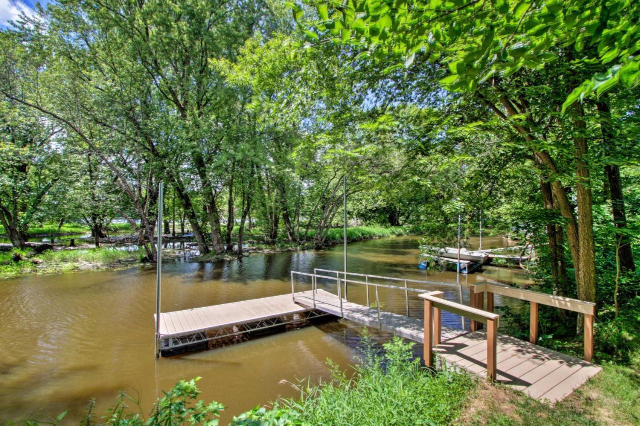 Riversong Waterfront La Crosse Home With Dock Exterior photo