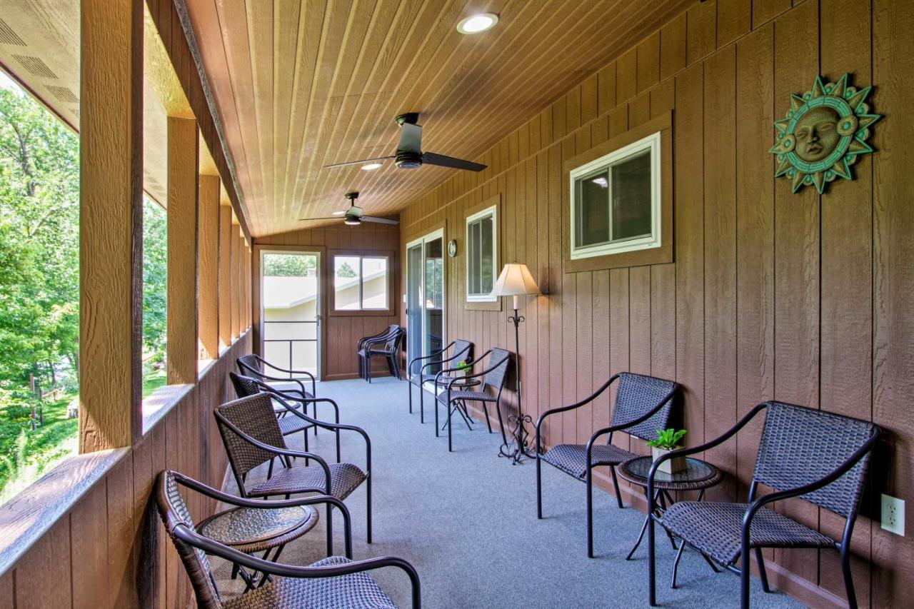 Riversong Waterfront La Crosse Home With Dock Exterior photo